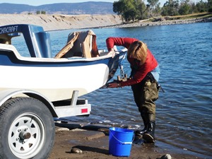 Cleaning Boat_credit Invasive Species Action Network