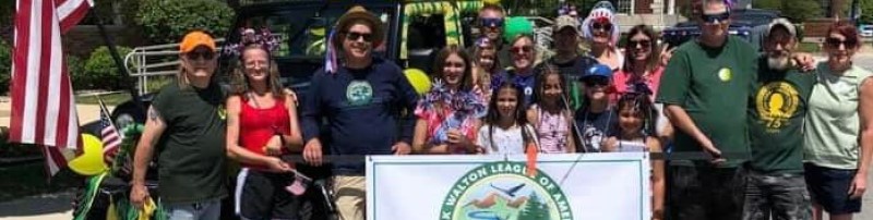 Izaak Walton League members in a parade