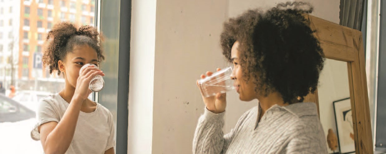 People drinking water - credit Pexels